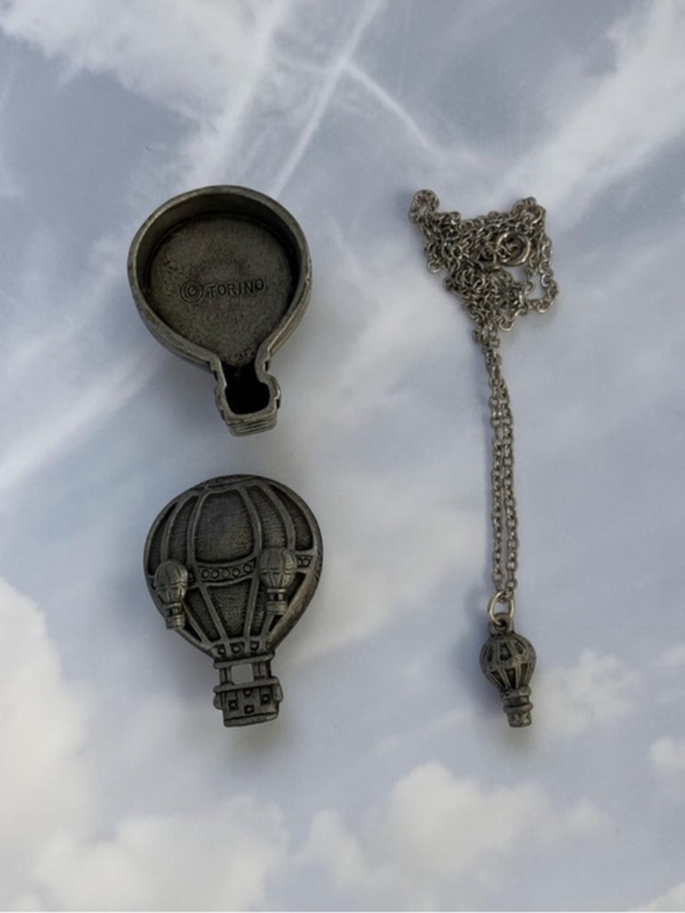 🫶🏻 Pewter Hot Air Balloon Locket Necklace in Antique Silver Tone Trinket Box